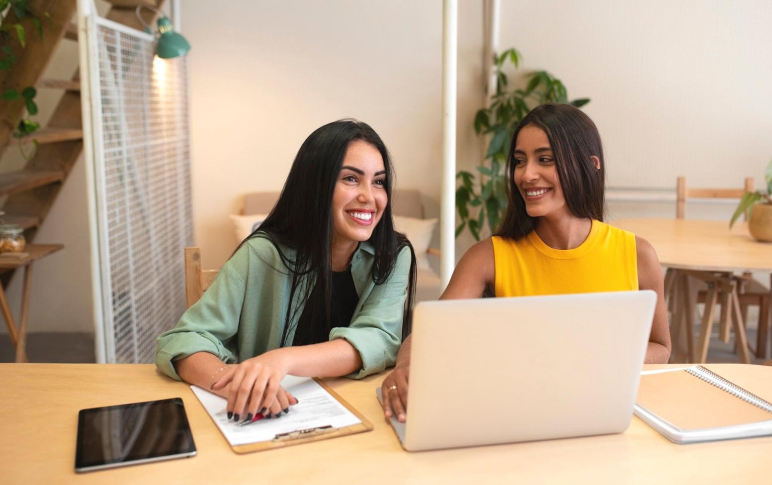 Moderne Finanzanalyse-Tools und professionelle Beratungsumgebung